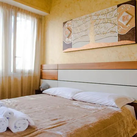 Appartement Porta Romana Elegant Flat *